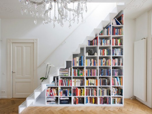 Contemporary-staircase-with-minimalist-book-shelves-in-all-white